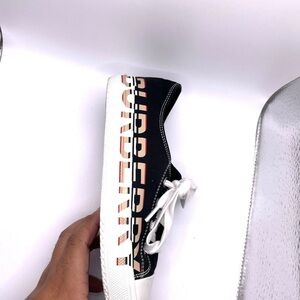burberry shoes for KIDS Size 1.5 (33)